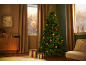 Sapin de Noël avec lumières et décorations, cadeaux, une étoile lumineuse à la fenêtre.