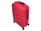 Une valise rouge à roulettes de la marque 'IT Luggage'.