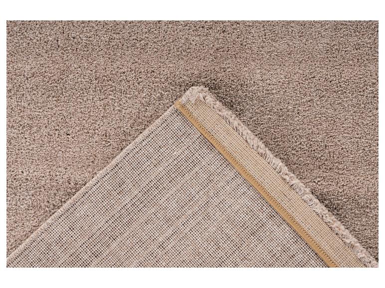 Tapis beige avec dessous antidérapant visible