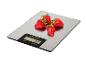 Balance de cuisine Silvercrest avec des fraises, affichant 72 grammes