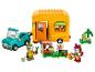 Ensemble de jeu LEGO avec voiture, camping-car et figurines d'animaux jardiniers.