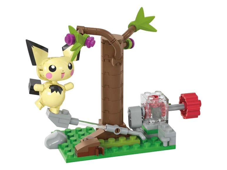 Pikachu en blocs de construction, arbre et mécanisme avec engrenage.
