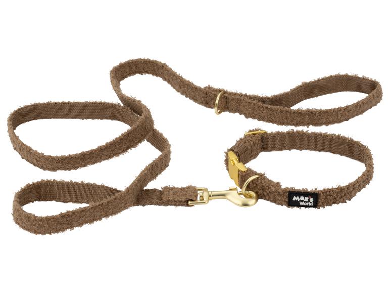 Laisse et collier pour chien marron pelucheux avec quincaillerie en métal doré.