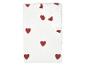 Drap-housse blanc à cœurs rouges, plié.