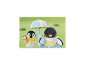 Deux figurines de pingouins, l'une tenant une glace et l'autre un parasol, sur fond vert.