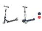 Deux trottinettes pliables, bleu marine, avec roues lumineuses.