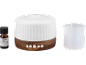 Diffuseur d'arômes blanc et bois avec huile essentielle de citronnelle et gobelet doseur.