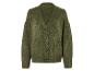 Un cardigan vert en tricot avec des boutons
