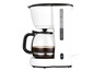 Une cafetière blanche avec une carafe en verre pleine de café.