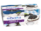 Multipack de yaourt grec aux mûres avec un thème d'île grecque pittoresque.
