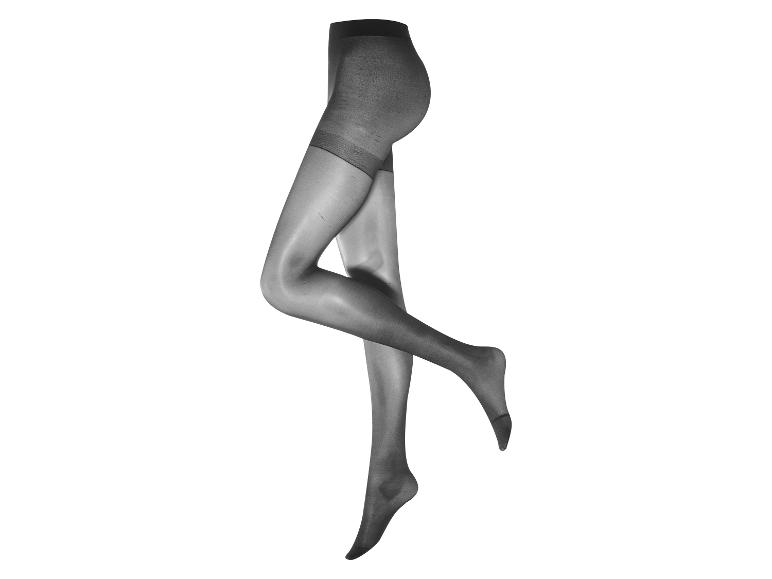 Une paire de collants noirs sur un mannequin.