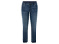Un jean bleu pour homme.