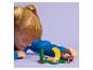 Un enfant joue avec des figurines LEGO® et un télescope.