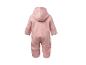 Combinaison bébé rose en laine avec capuche, vue de dos.