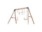 Portique en bois avec anneaux de gymnastique et balançoire.