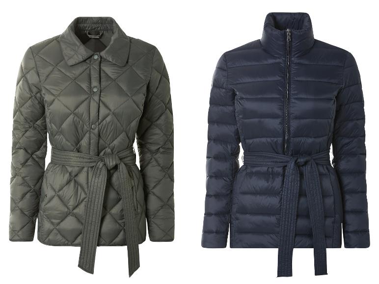 Deux vestes matelassées pour femmes, une kaki et une bleu foncé, avec ceintures.