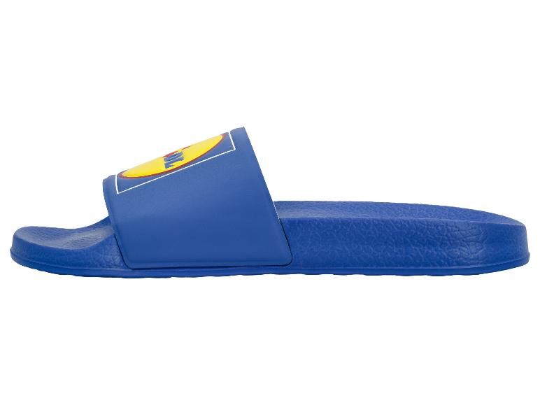 Claques bleues avec un logo jaune et rouge sur la sangle.