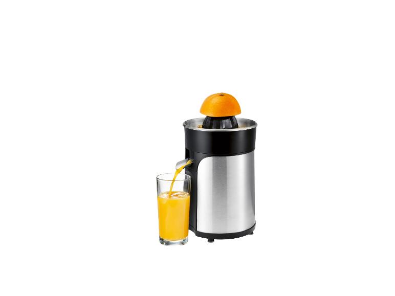 Presse-agrumes avec une orange et un verre de jus d'orange