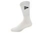 Des chaussettes blanches avec un logo noir.