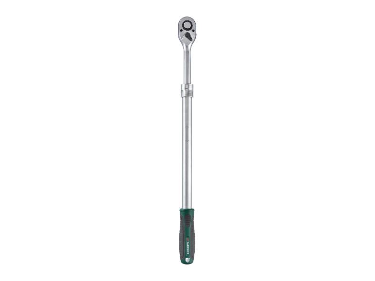 Une clé à cliquet extensible avec une poignée verte et noire.