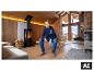 Garçon en pantalon en jean molletonné thermique ESMARA KIDS dans un chalet en bois [image générée par l'IA]