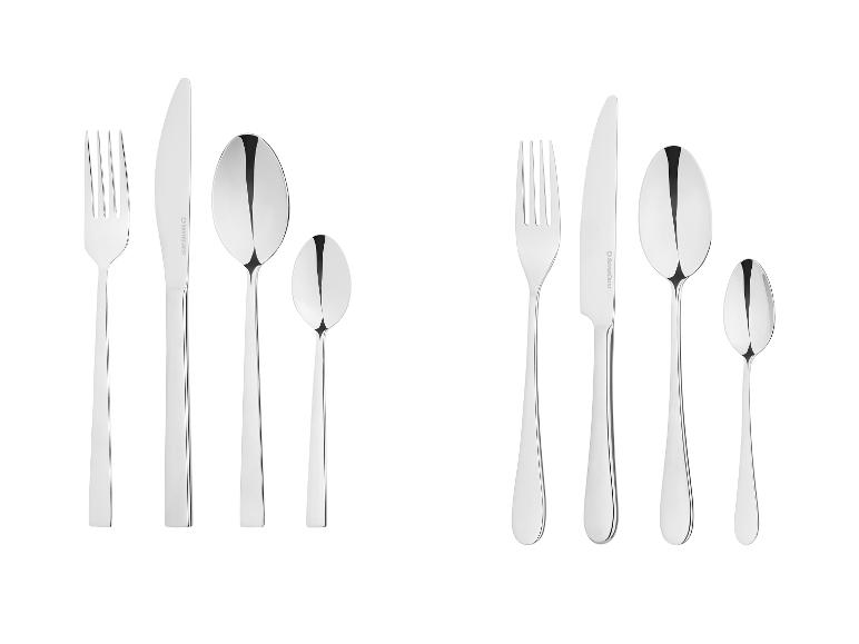 Deux ensembles de couverts argentés, chacun avec une fourchette, un couteau, une cuillère à soupe et une cuillère à café.