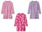 Trois robes tricotées pour enfants : rose avec arcs-en-ciel et cœurs, fuchsia avec cœurs et lavande avec une licorne.