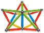 Une construction en forme d'étoile réalisée avec des barres magnétiques Playtive de différentes couleurs.
