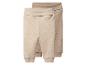 Deux pantalons de bébé dans des tons beige et marron clair