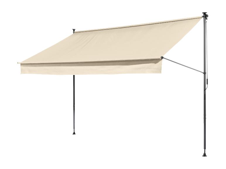 Auvent beige avec cadre noir et pieds de support, fixé au mur