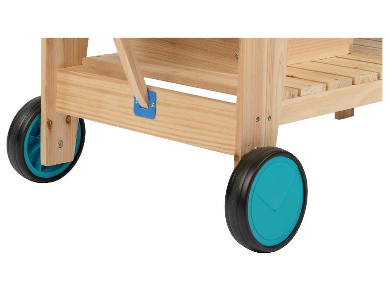 Une charrette en bois avec des roues bleues.