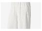 Pantalon blanc ample en tissu texturé.