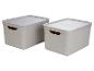 Deux boîtes de rangement blanches avec couvercles.