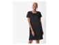 Robe noire simple et élégante.