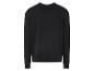 Un pull noir à manches longues.