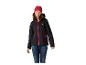 Femme en veste imperméable noire avec fermetures éclair roses et bonnet rouge