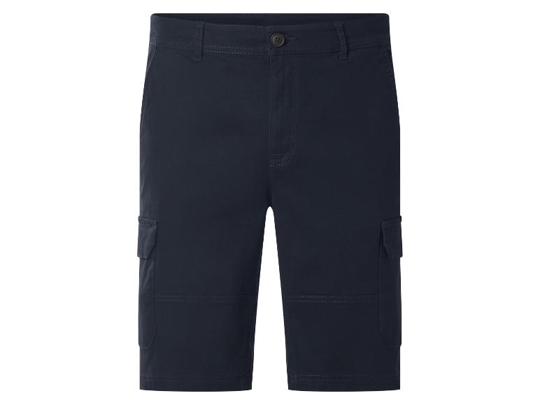 Short cargo bleu marine pour homme avec poches latérales.