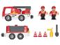 Camions de pompiers avec des figurines de pompiers et des accessoires.