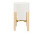 Pot de fleurs blanc sur un support en bois.