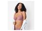 Soutien-gorge et lingerie couleur prune.