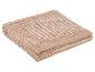 Serviette pliée avec motif rayé beige et blanc
