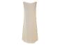 Robe d'été beige sans manches.