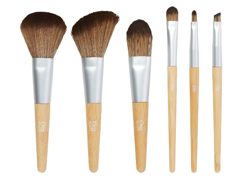Un ensemble de six pinceaux de maquillage Cien Beauty avec des manches en bois.
