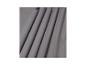 Rideaux plissés gris en tissu doux.