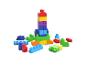 Jeu de blocs de construction colorés Mega Bloks avec une tour de fusée construite