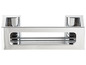 Une étagère de salle de bain chromée au design ouvert.