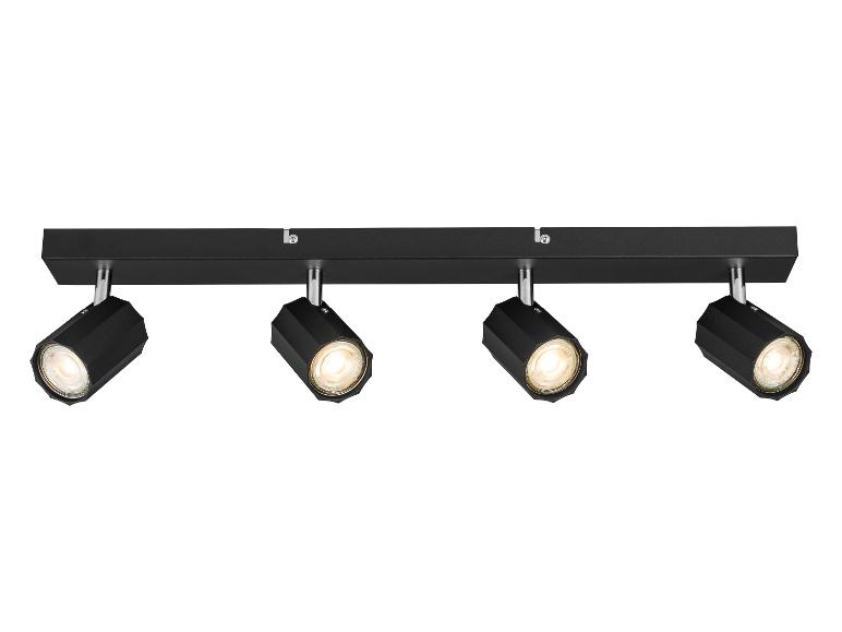 Spot encastré noir à quatre lumières avec réflecteurs orientables.