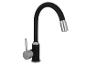 Robinet de cuisine moderne noir et argent avec bec flexible.