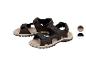 Sandales de sport marron foncé pour hommes avec brides réglables.