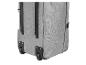 Sac de voyage gris à roulettes.